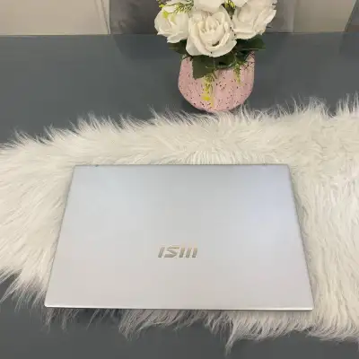 Ноутбук MSI Modern 15, i5, 8 ГБ