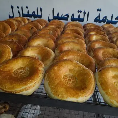 Хлеб и колбасы из пекарни