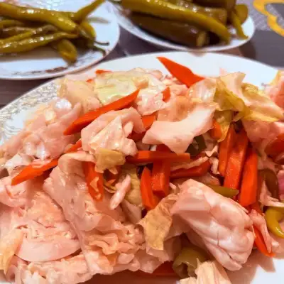 Узбекские соленья, капуста и огурцы