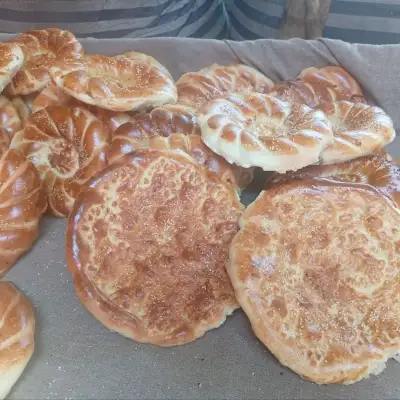 Хлеб, сомса и другие продукты из пекарни