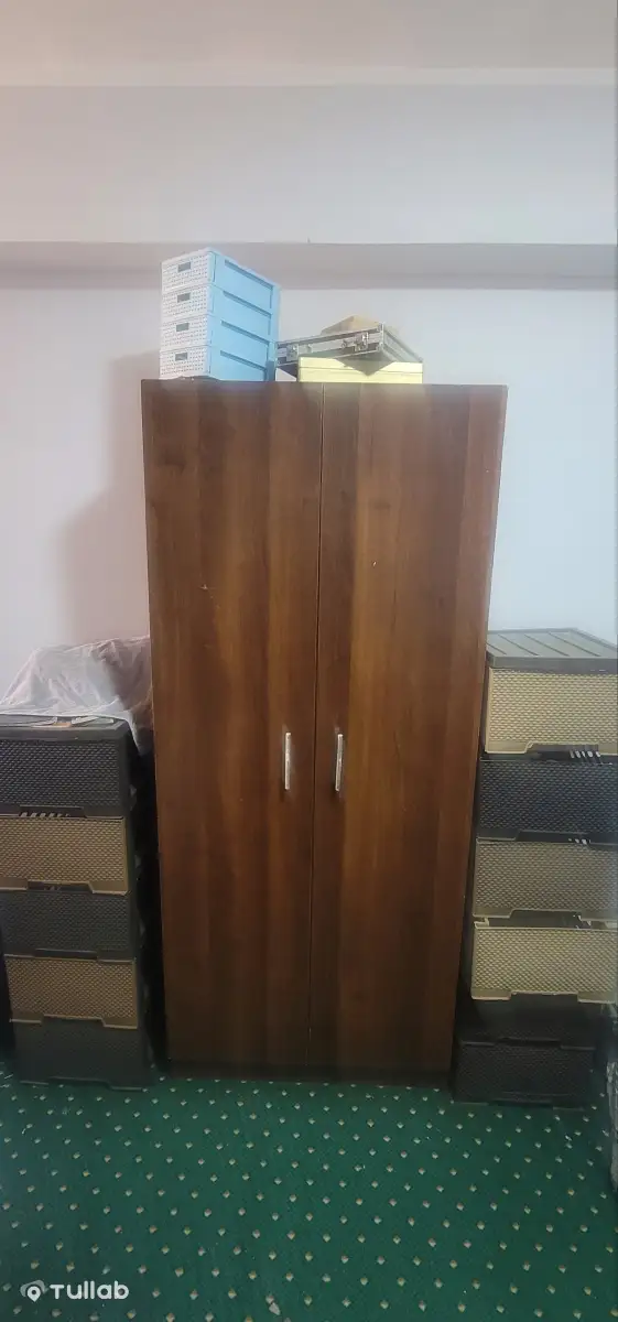 Продаются парта, шкаф и комоды