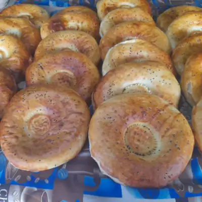 Белый и чёрный хлеб, буханки