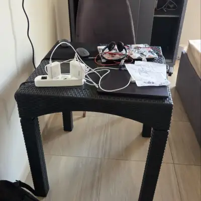 Стол, новый, пользовались 3 недели