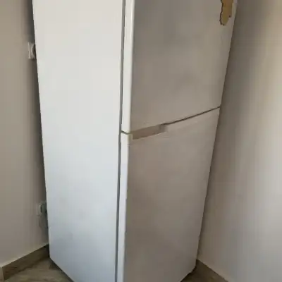продаётся холодильник и люлька